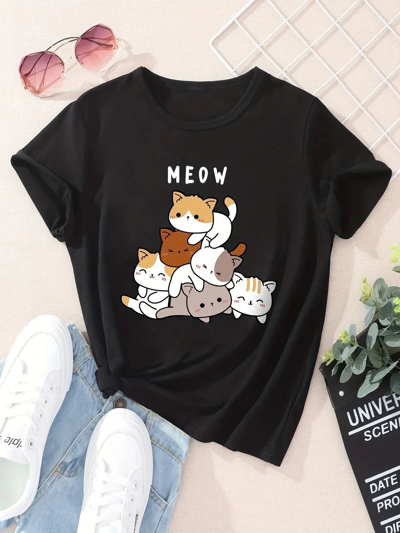 T-Shirt (Katter på hög)
