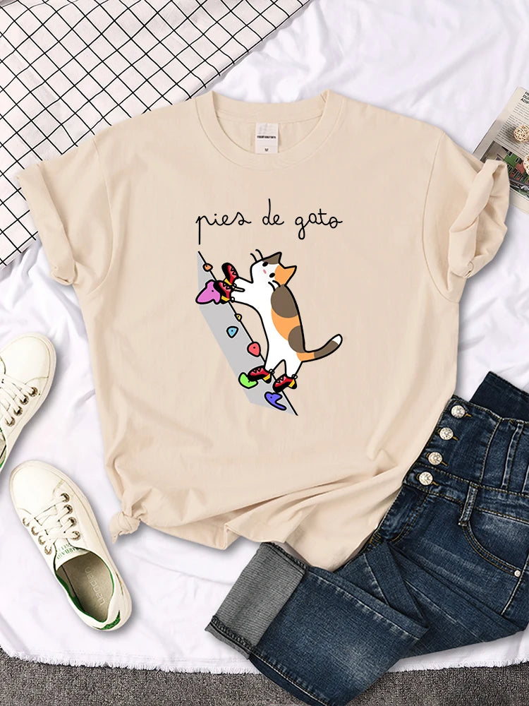 Klättrande katt (T-Shirt)